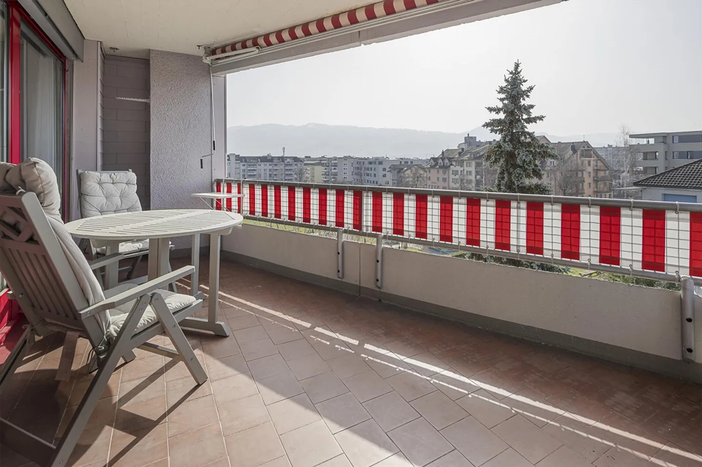 Emplacement central avec vue panoramique et équipements de haute qualité - Photo 11 sur 13