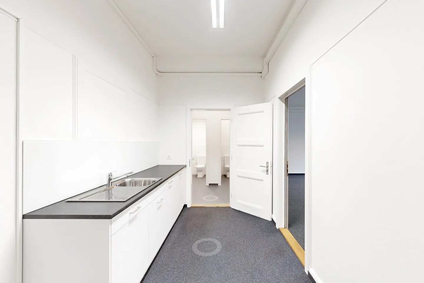 Your new business domicile - Photo 8 of 13