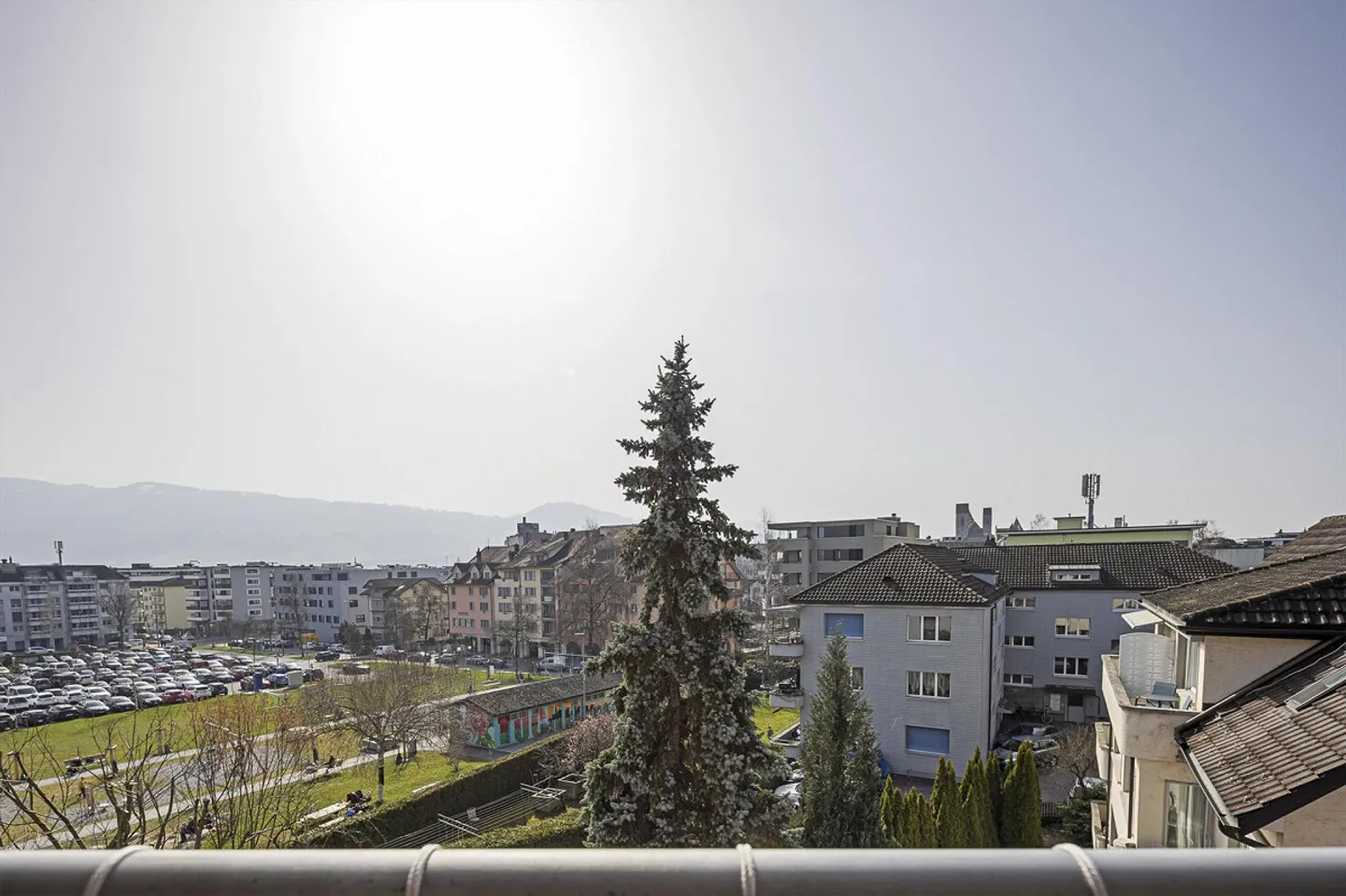 Emplacement central avec vue panoramique et équipements de haute qualité - Photo 12 sur 13