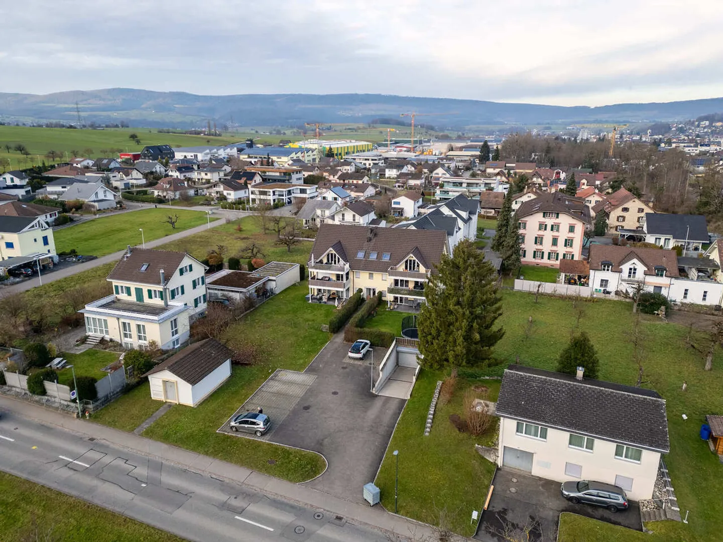 Maison multifamiliale avec garage à Büsserach - Photo 1 sur 5