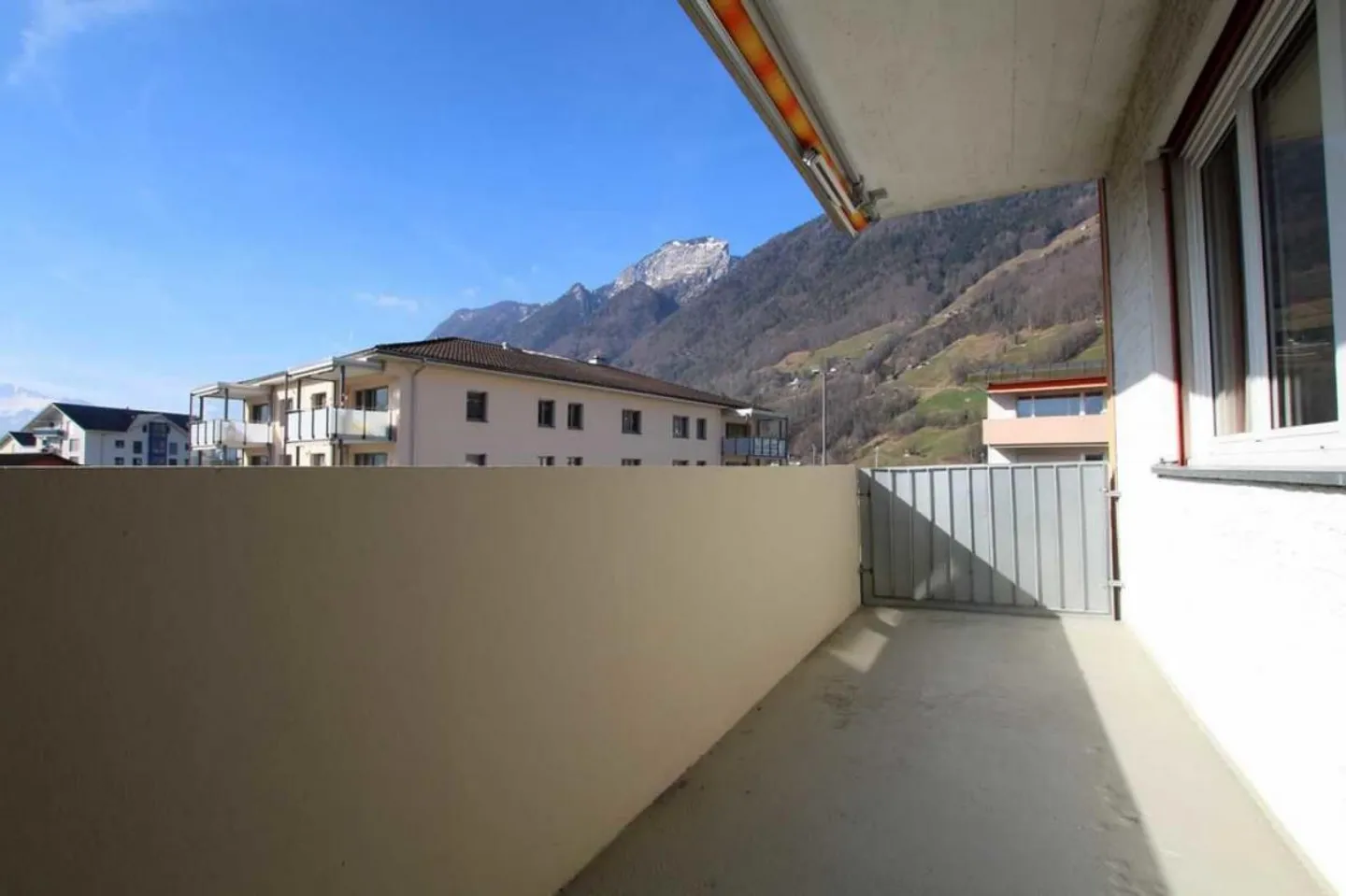 Living in a Quiet Location in Brunnen - Photo 3 of 11