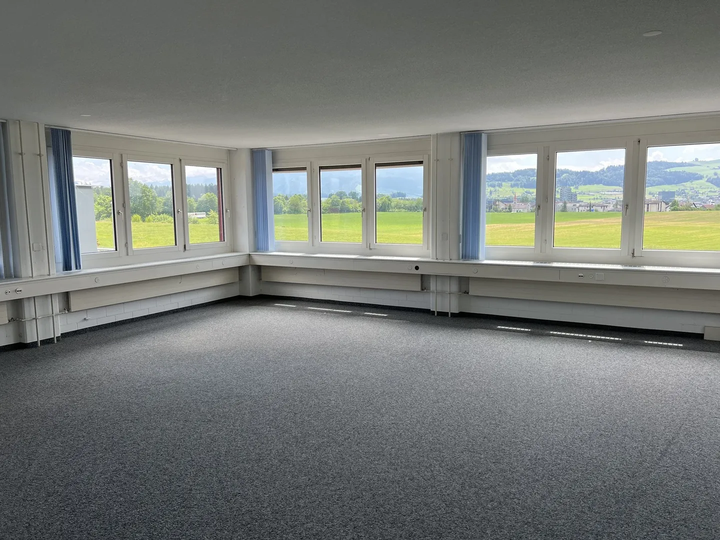 Spazi per uffici flessibili e luminosi a partire da 130m2 a Bösch, Hünenberg - Foto 1 di 8