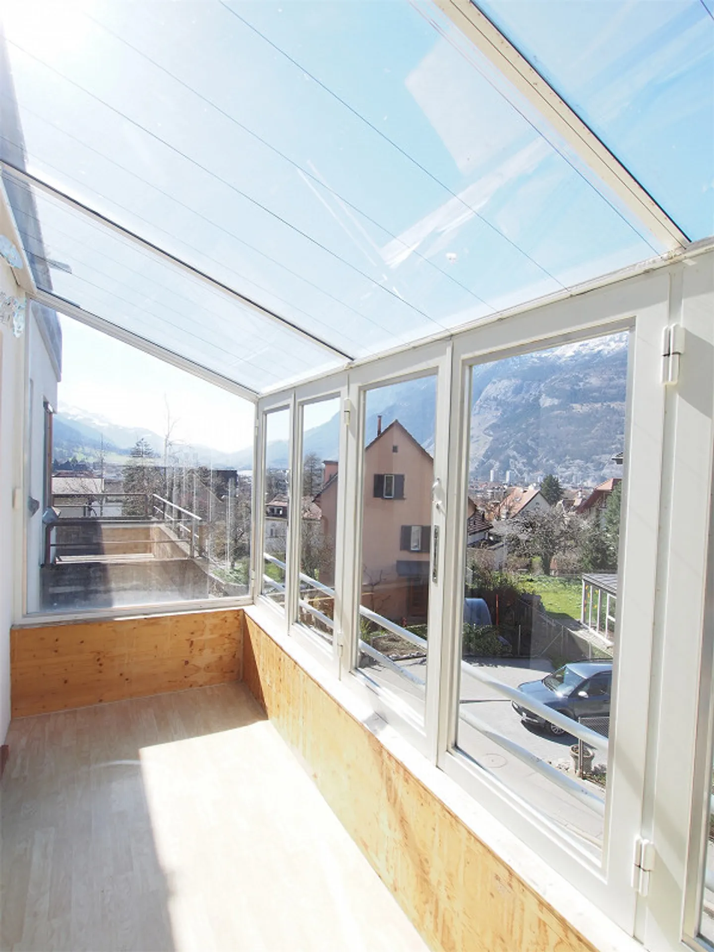 2.5-Zimmer-Maisonette-Wohnung mit Wintergarten und Sitzplatz - Foto 1 von 9