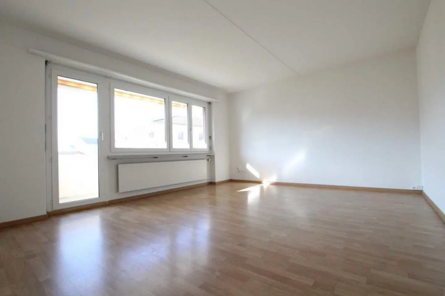 Living in a Quiet Location in Brunnen - Photo 4 of 11