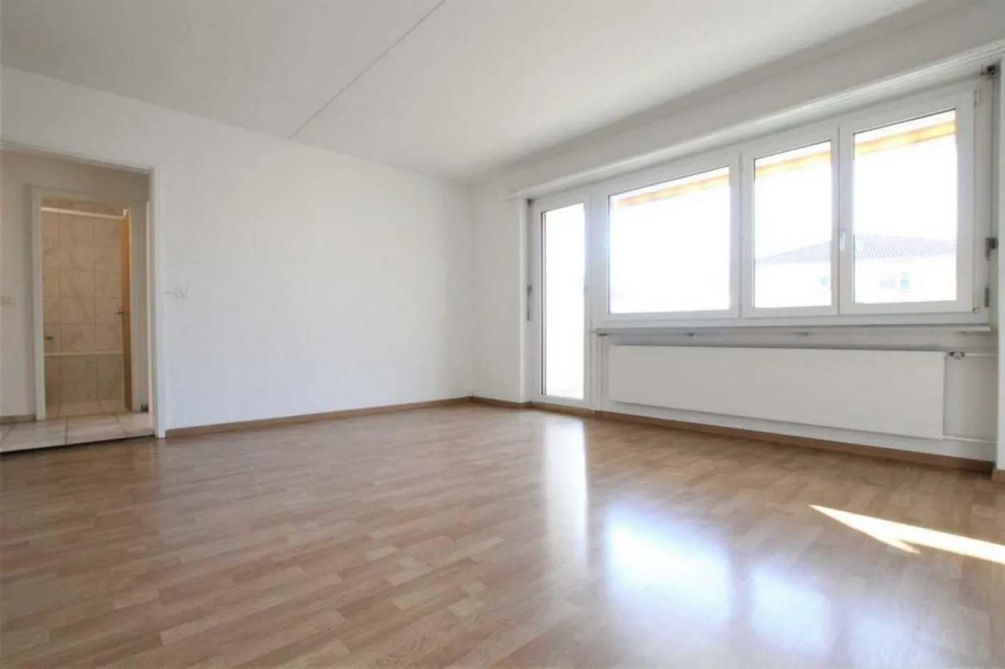 Living in a Quiet Location in Brunnen - Photo 5 of 11