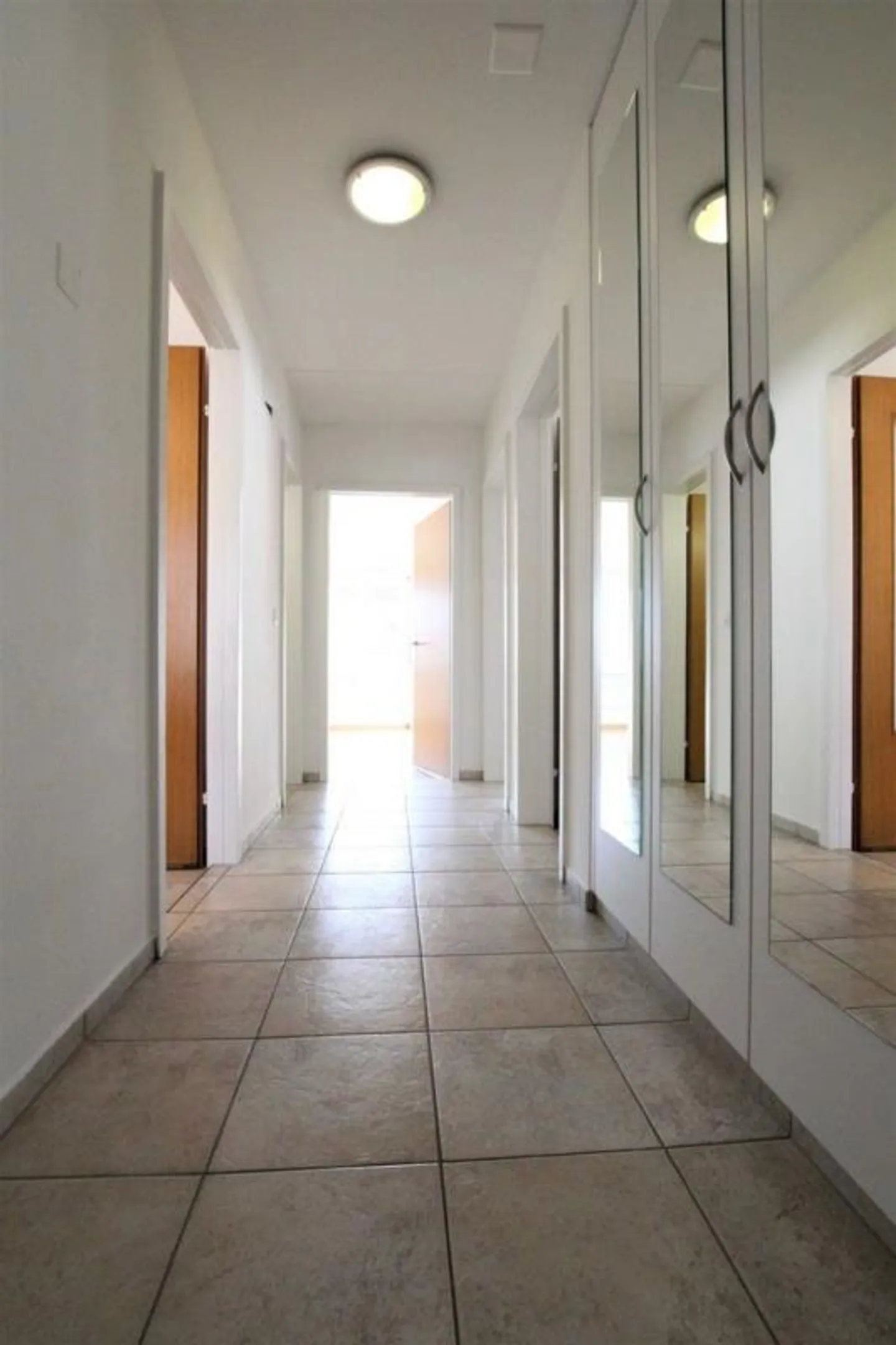 Living in a Quiet Location in Brunnen - Photo 6 of 11