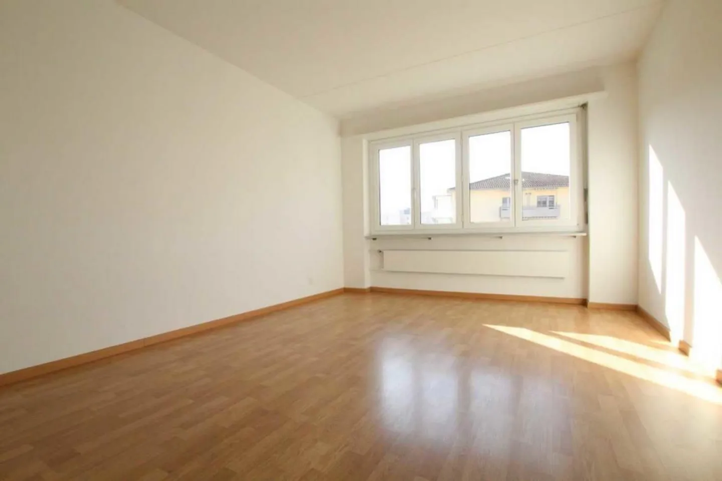 Living in a Quiet Location in Brunnen - Photo 8 of 11