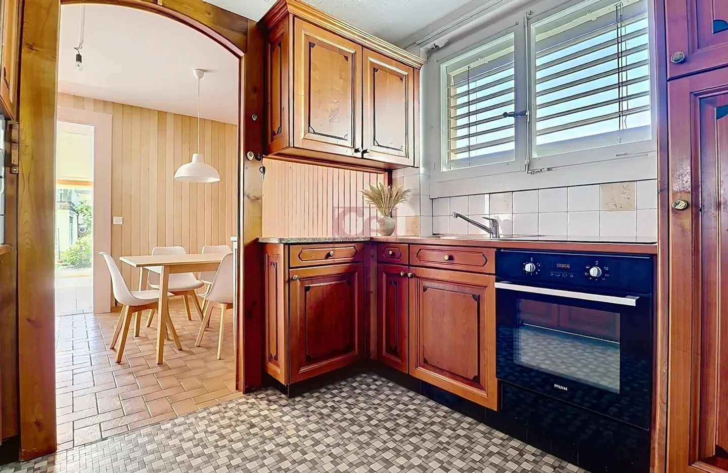 Familienhaus im Herzen des Dorfes, bestehend aus 2 Wohnungen - Foto 21 von 27