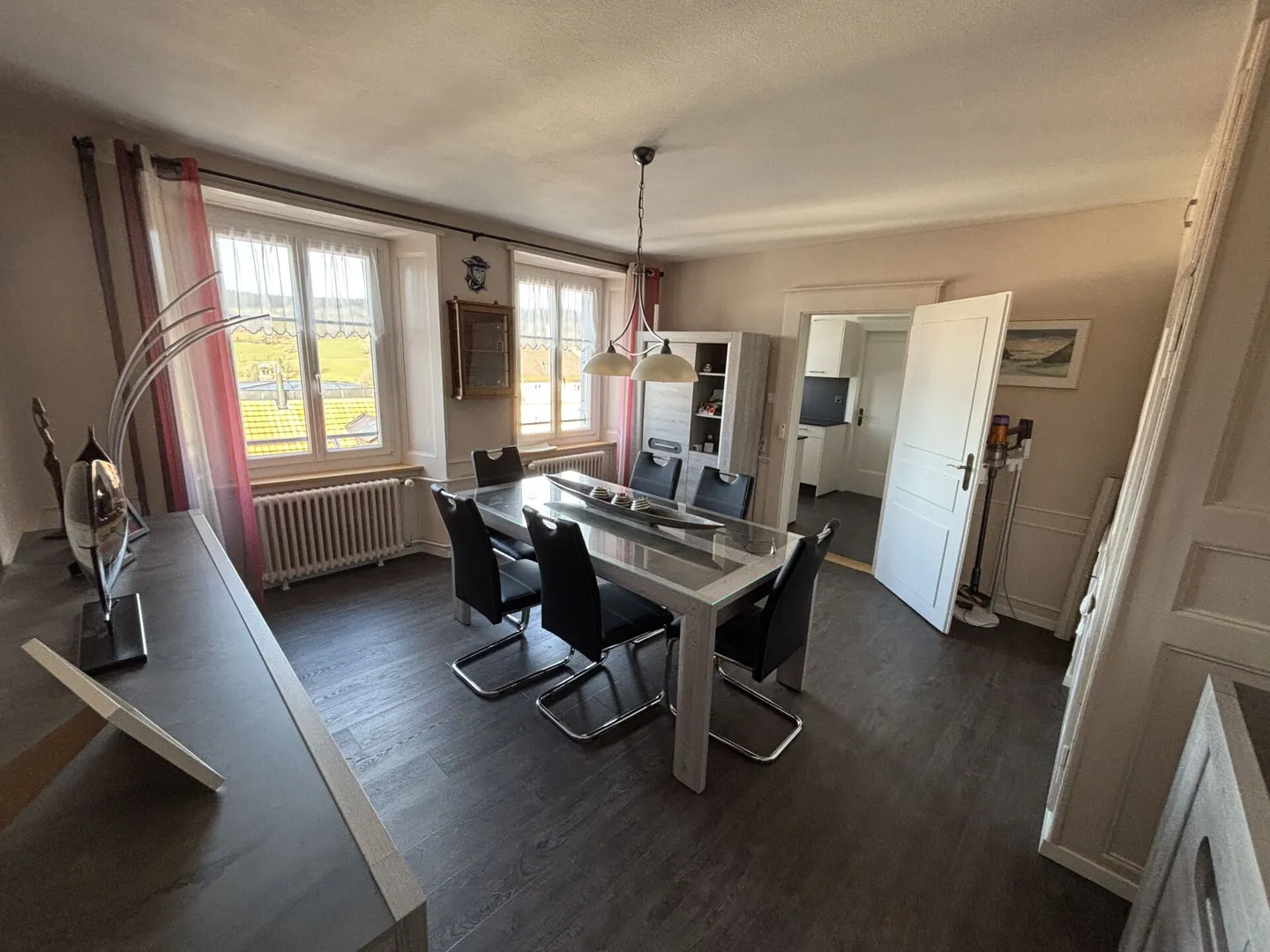 Schönes Familiengebäude mit Terrasse und Garten - Foto 4 von 14