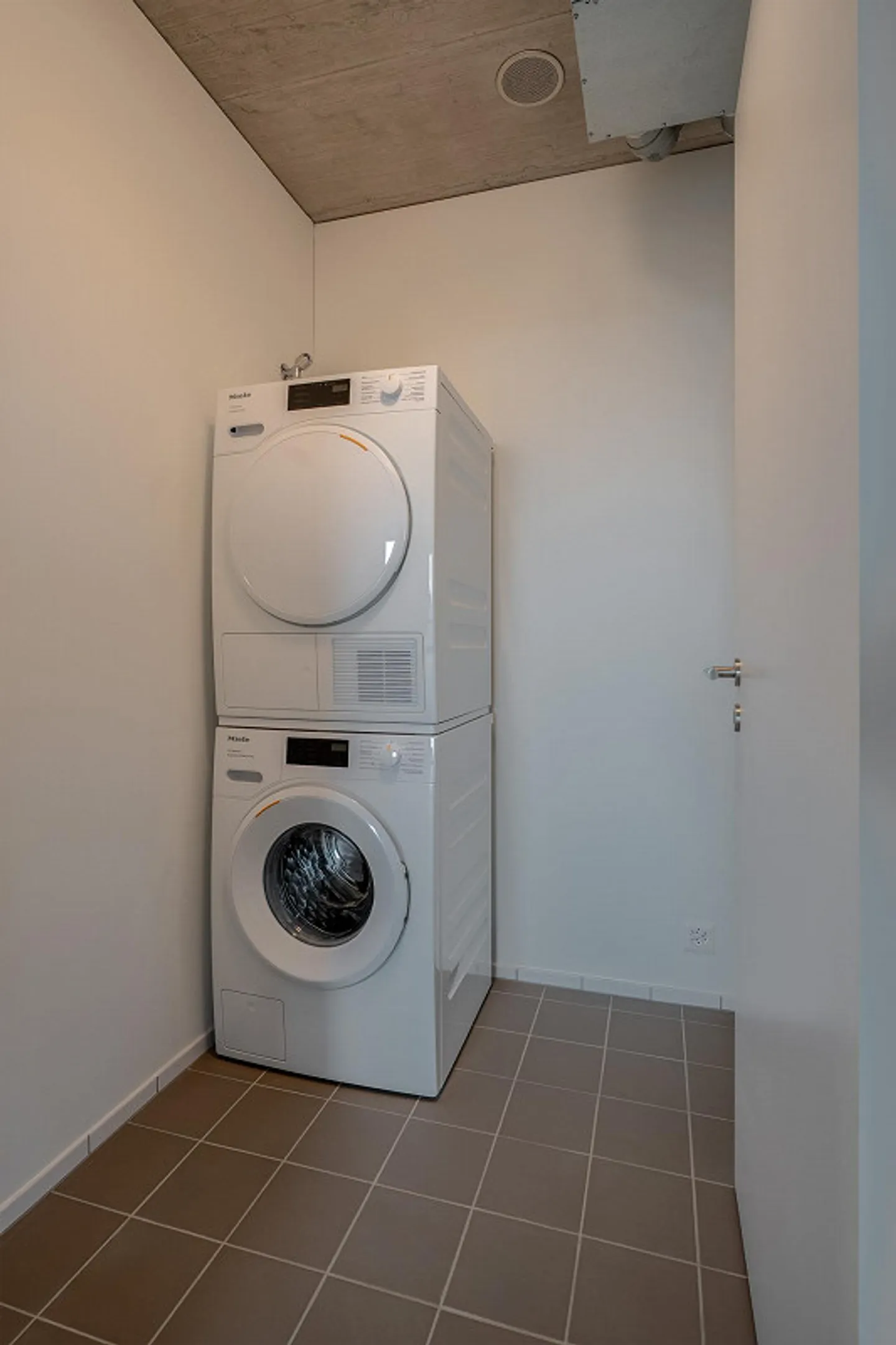 Appartement moderne de 4,5 pièces avec loggia à Rudolfstetten - Photo 5 sur 7