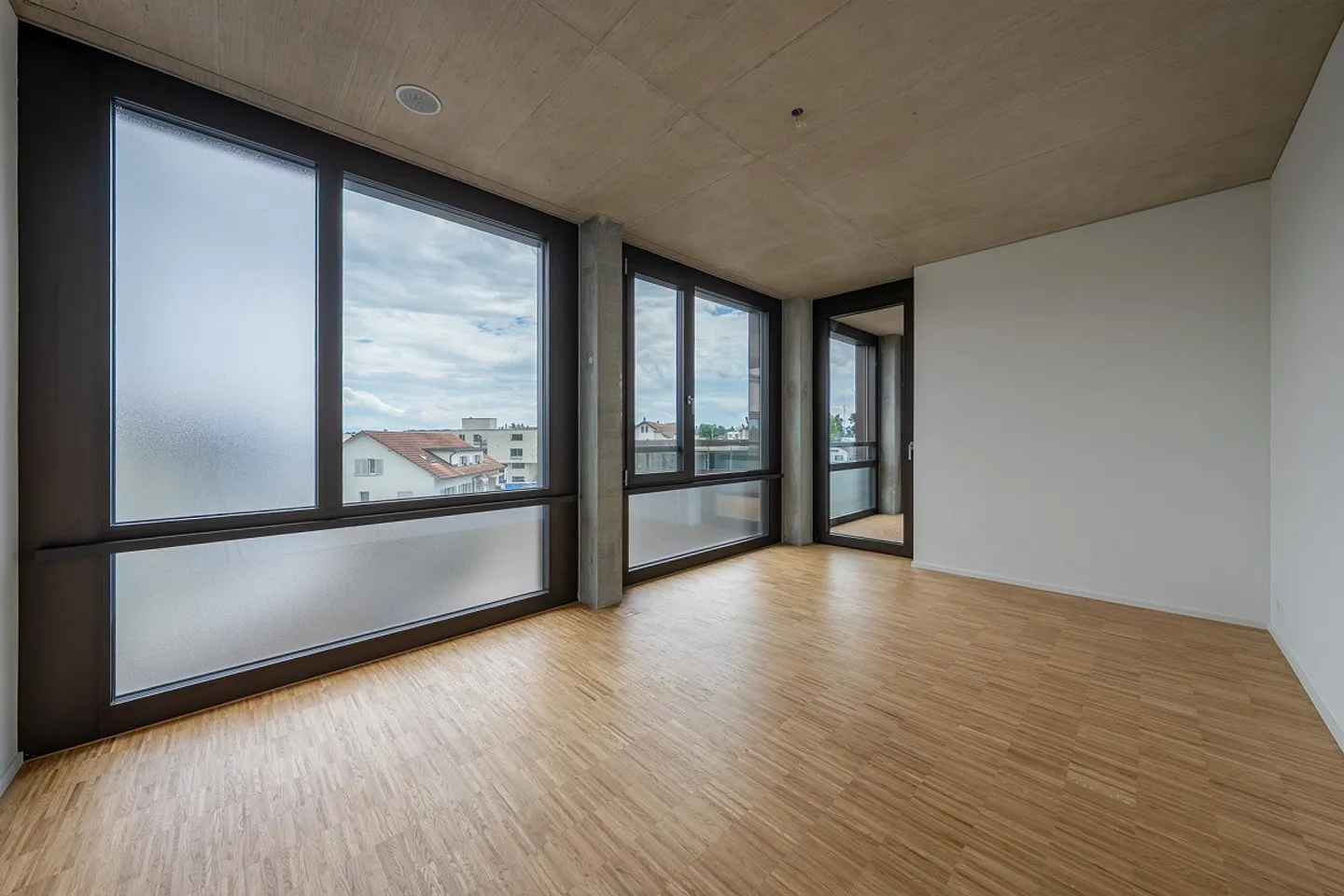 Appartement moderne de 4,5 pièces avec loggia à Rudolfstetten - Photo 6 sur 7