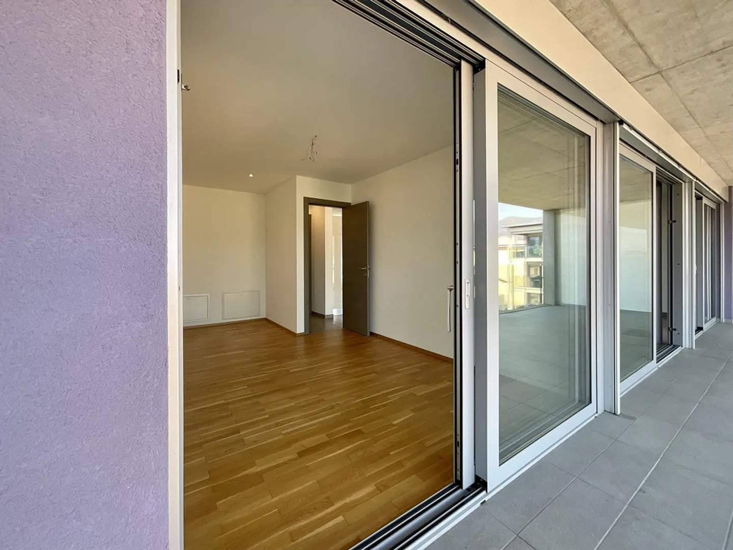 GRAVESANO - FOR SALE 2.5 ROOMS WITH HUGE 40 SQM TERRACE - Photo 4 of 13