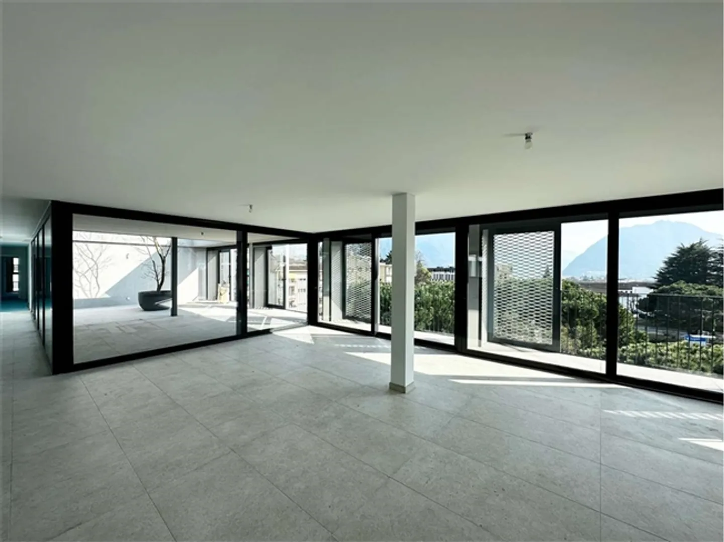 Beautiful Panorama Penthouse with Terrace - Photo 4 of 14