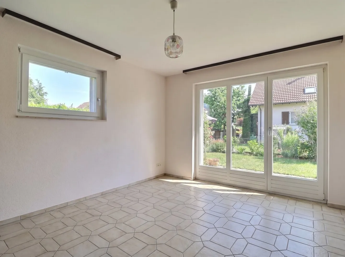 Charmante villa familiale avec jardin - Photo 8 sur 13