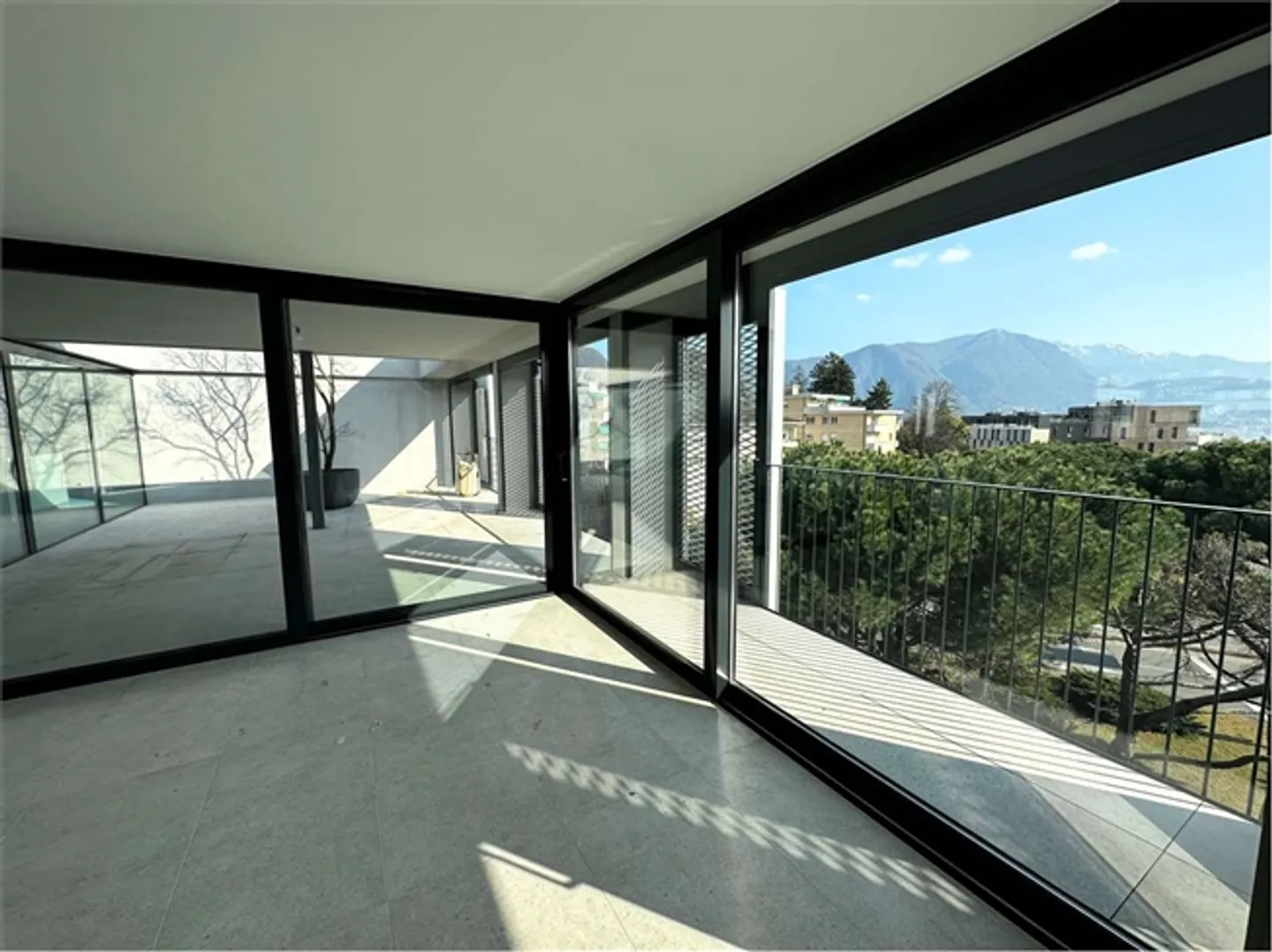 Beautiful Panorama Penthouse with Terrace - Photo 8 of 14