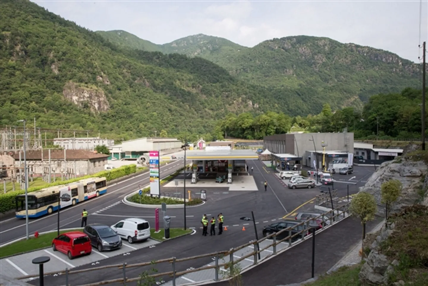 AVEGNO, Nous louons des halls industriels au Centro Punto Valle - Photo 1 sur 5