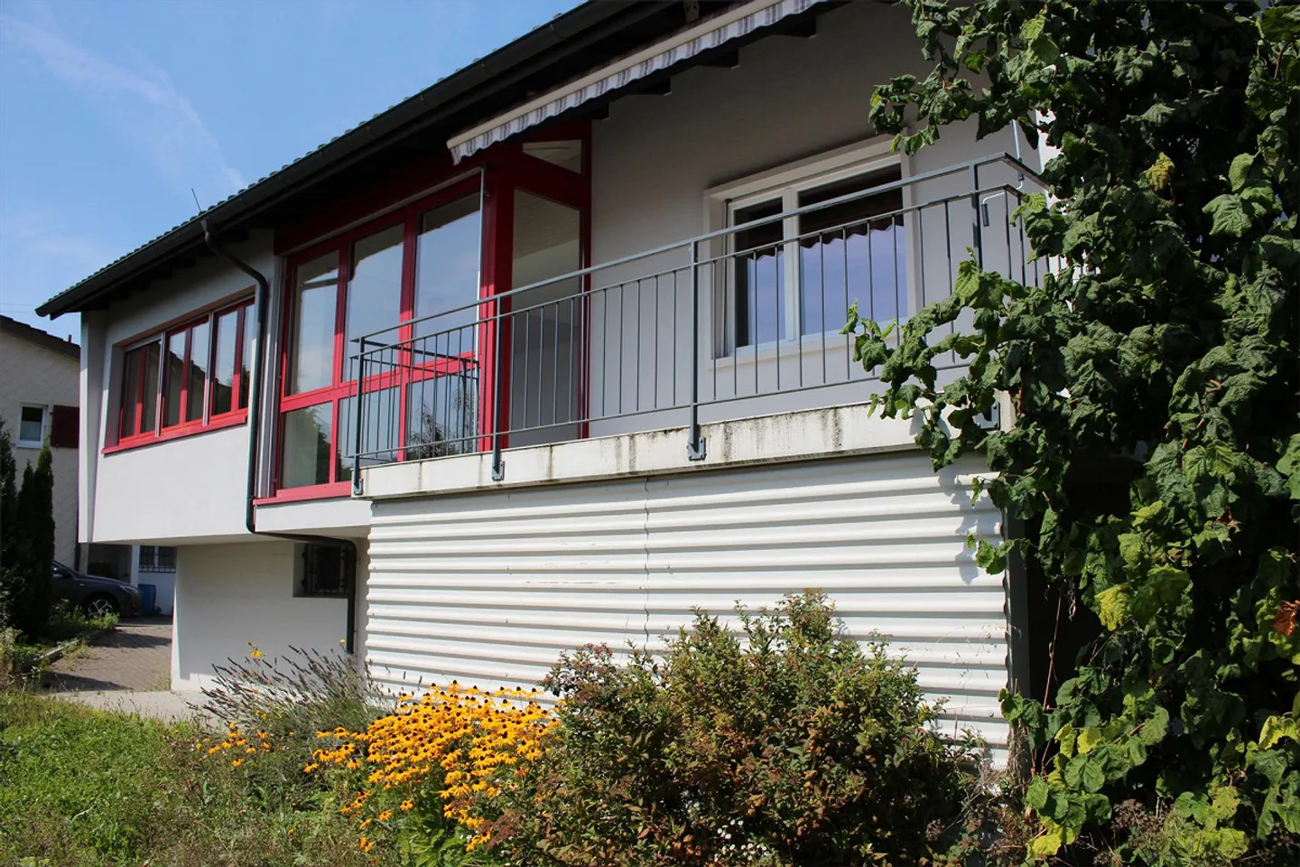 Charmante maison individuelle de 5,5 pièces avec vue unique sur les montagnes enneigées - Photo 1 sur 26