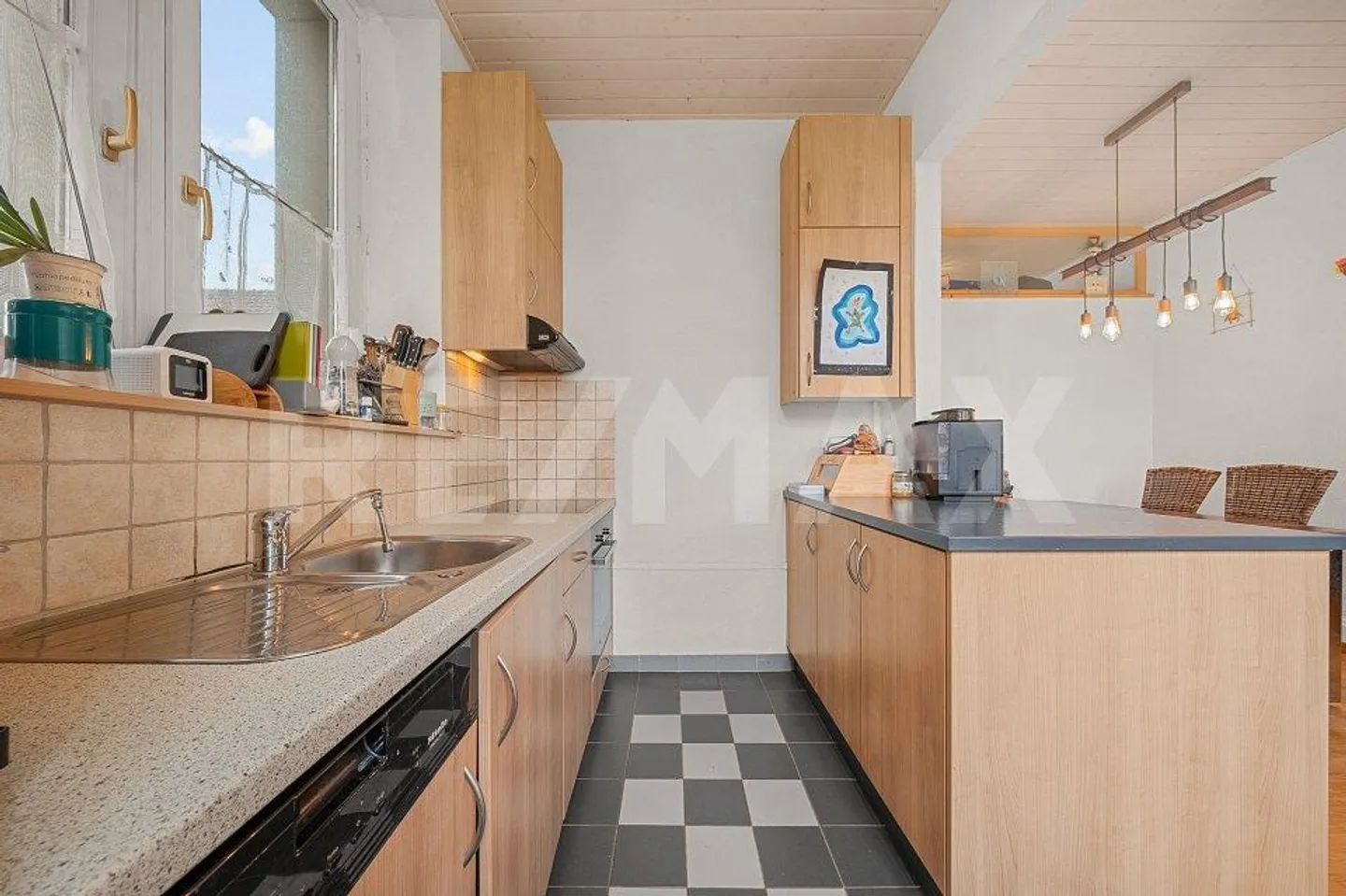 Une ancienne école, trois appartements, mille possibilités - Photo 10 of 13
