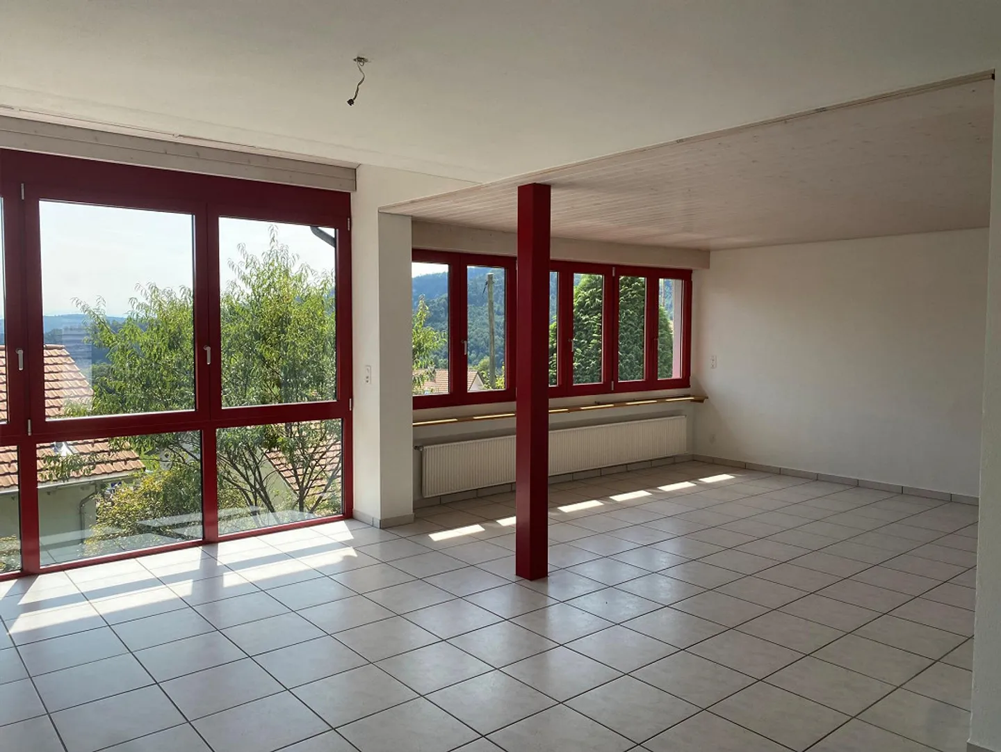 Charmante maison individuelle de 5,5 pièces avec vue unique sur les montagnes enneigées - Photo 6 sur 26