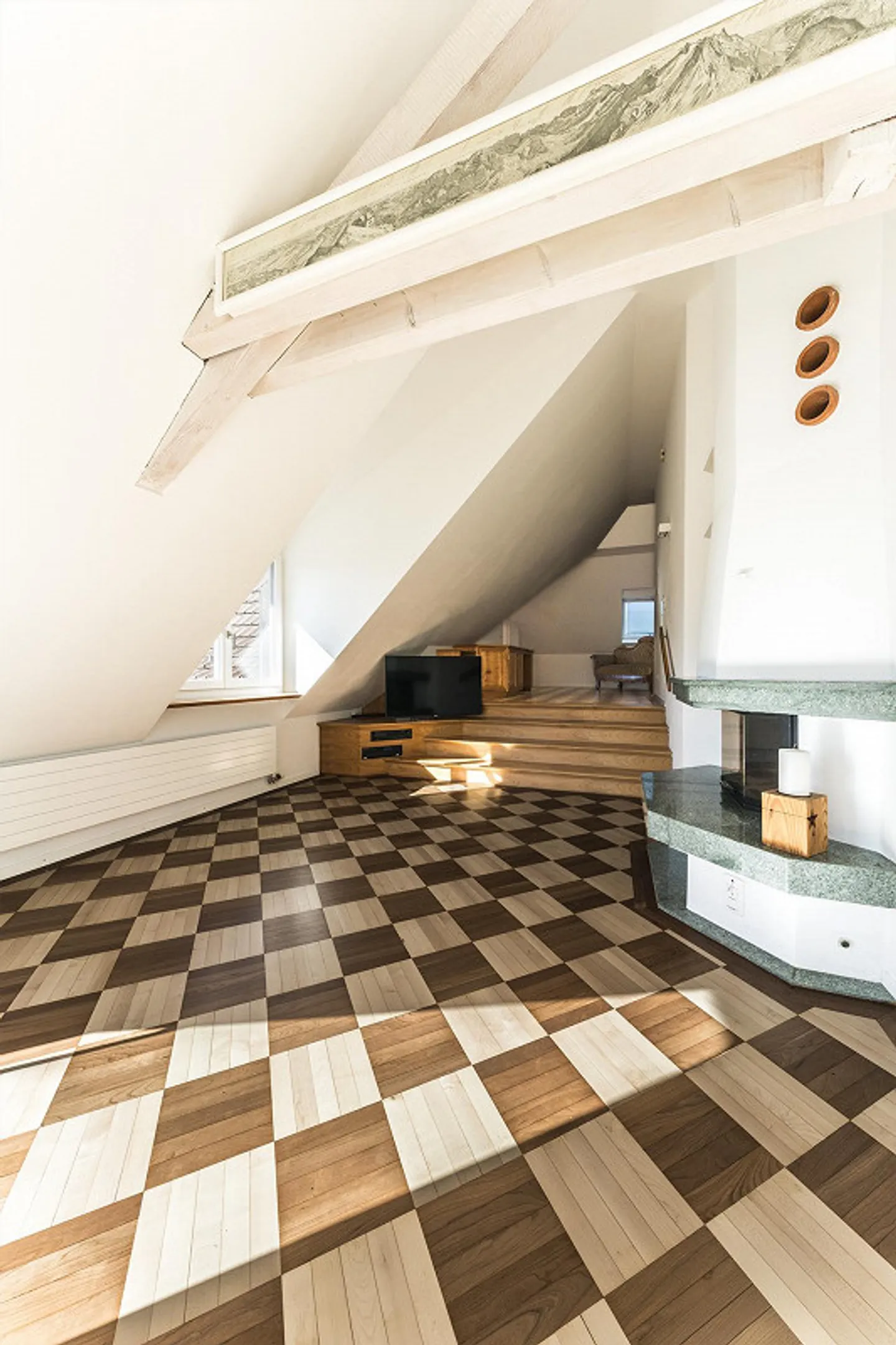 Aussergewöhnliche Dachwohnung mit Galerie-Charakter & Cheminée - Foto 8 von 24