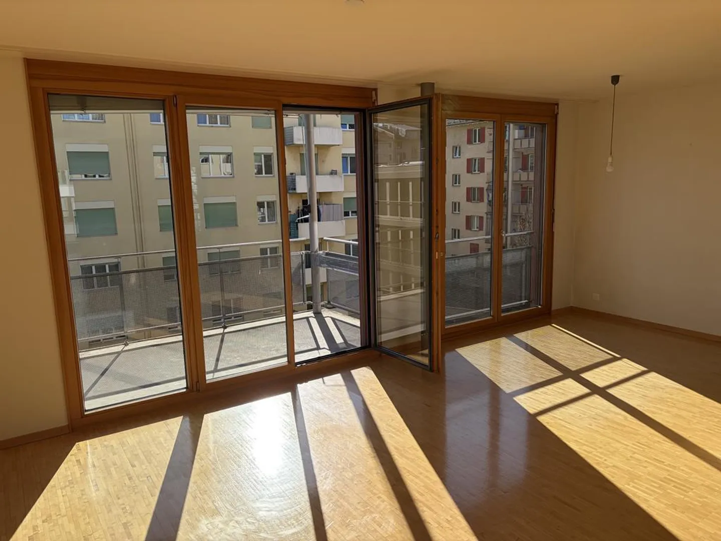 Bright and quiet 3.5-room apartment with balcony - Photo 2 of 8