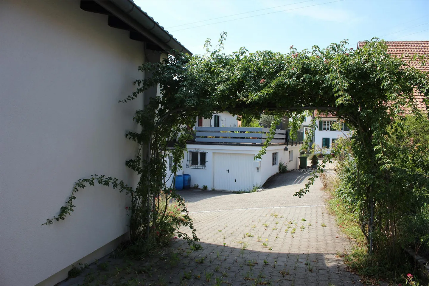 Charmante maison individuelle de 5,5 pièces avec vue unique sur les montagnes enneigées - Photo 4 sur 26