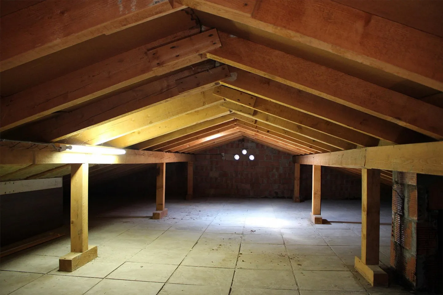 Charmante maison individuelle de 5,5 pièces avec vue unique sur les montagnes enneigées - Photo 5 sur 26