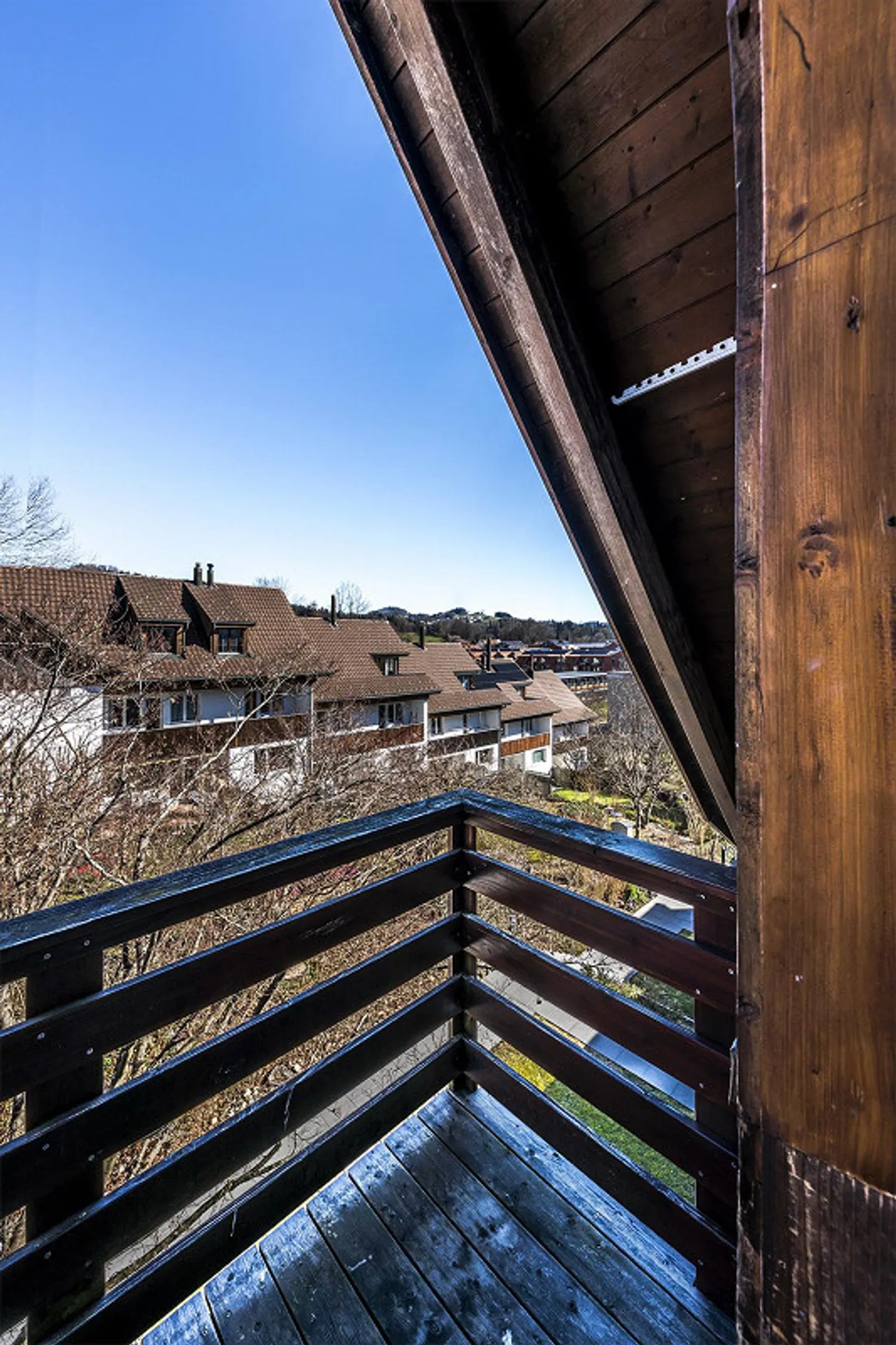 Aussergewöhnliche Dachwohnung mit Galerie-Charakter & Cheminée - Foto 16 von 24