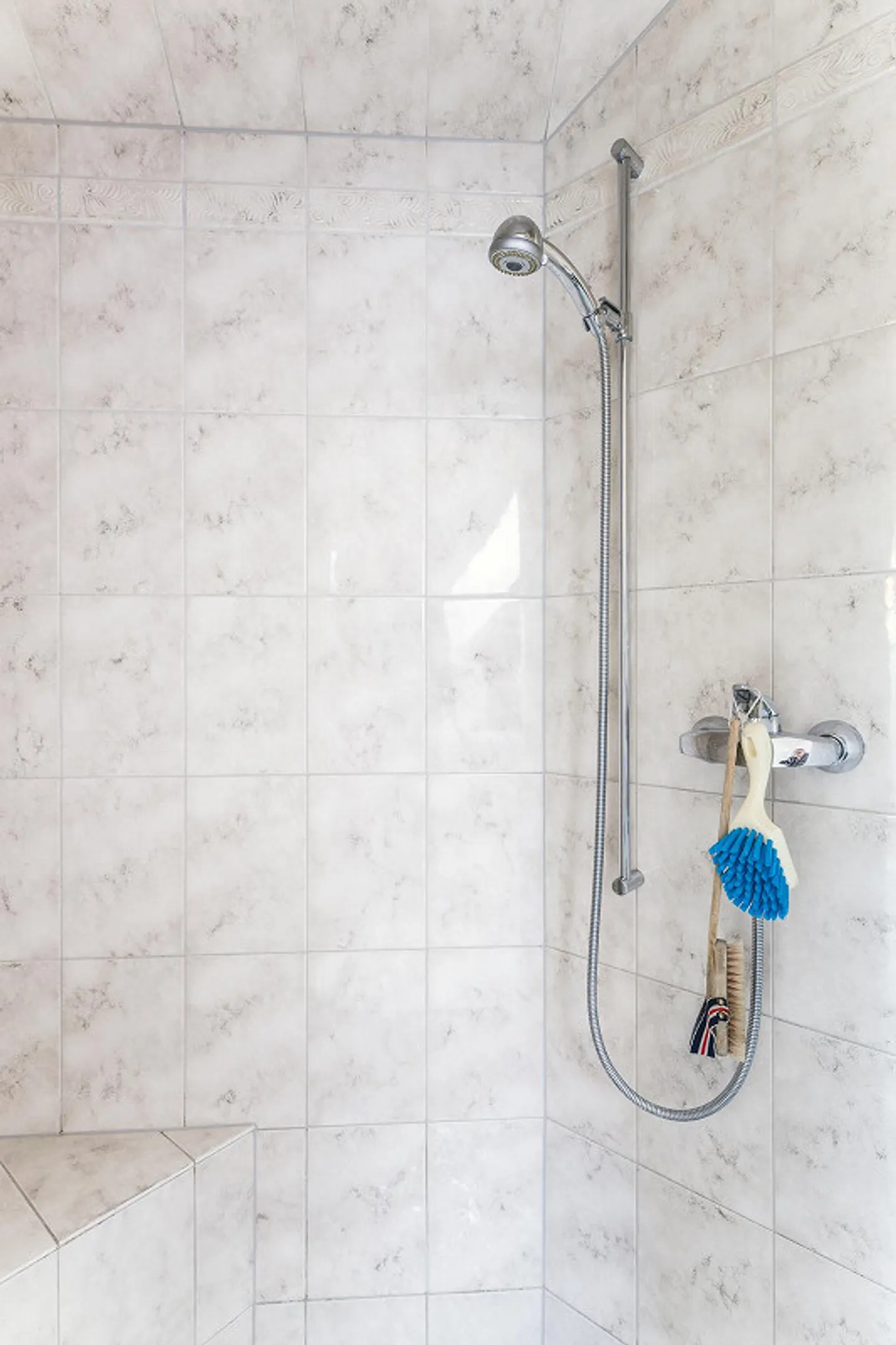 Aussergewöhnliche Dachwohnung mit Galerie-Charakter & Cheminée - Foto 17 von 24