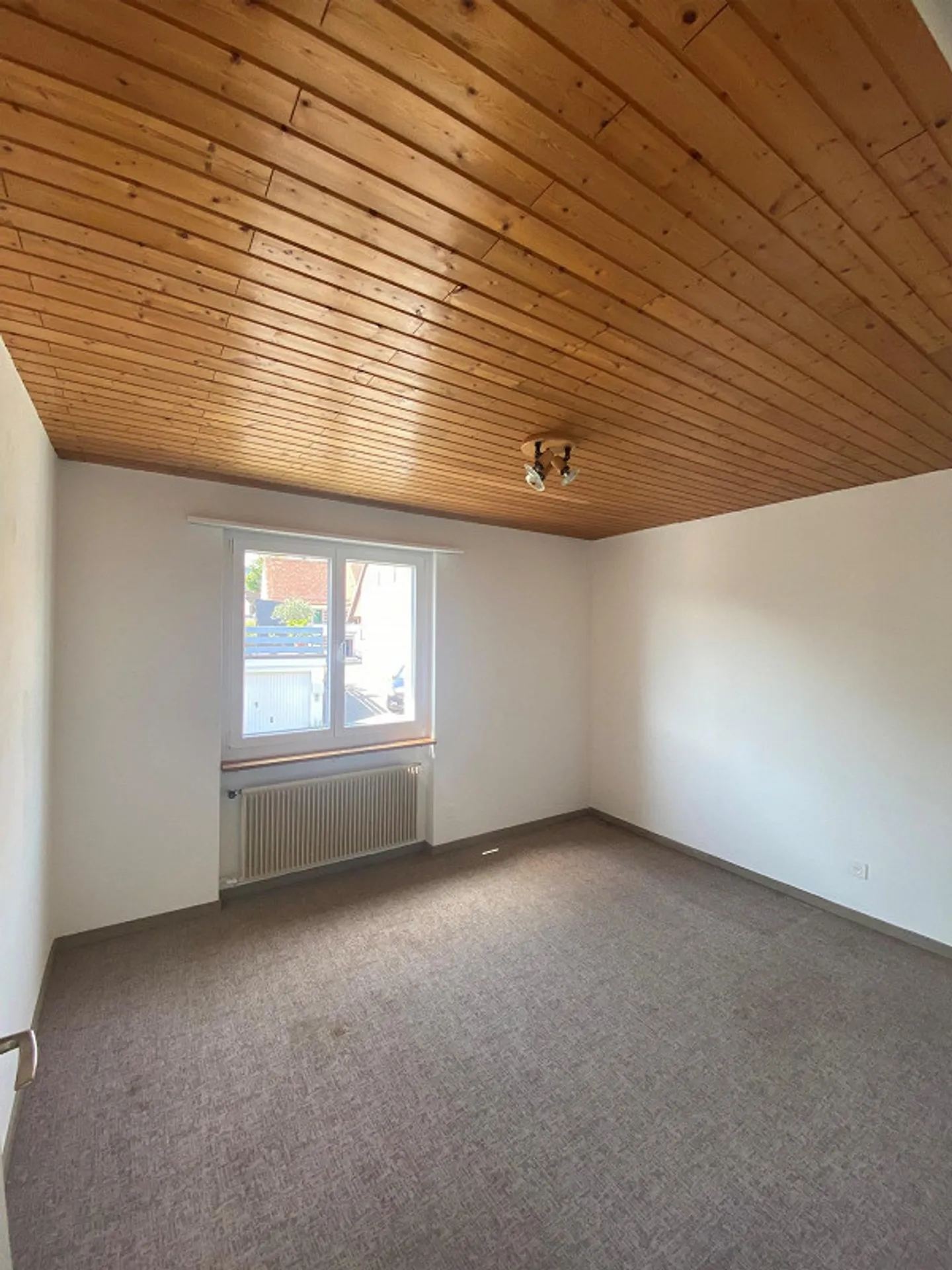 Charmante maison individuelle de 5,5 pièces avec vue unique sur les montagnes enneigées - Photo 10 sur 26