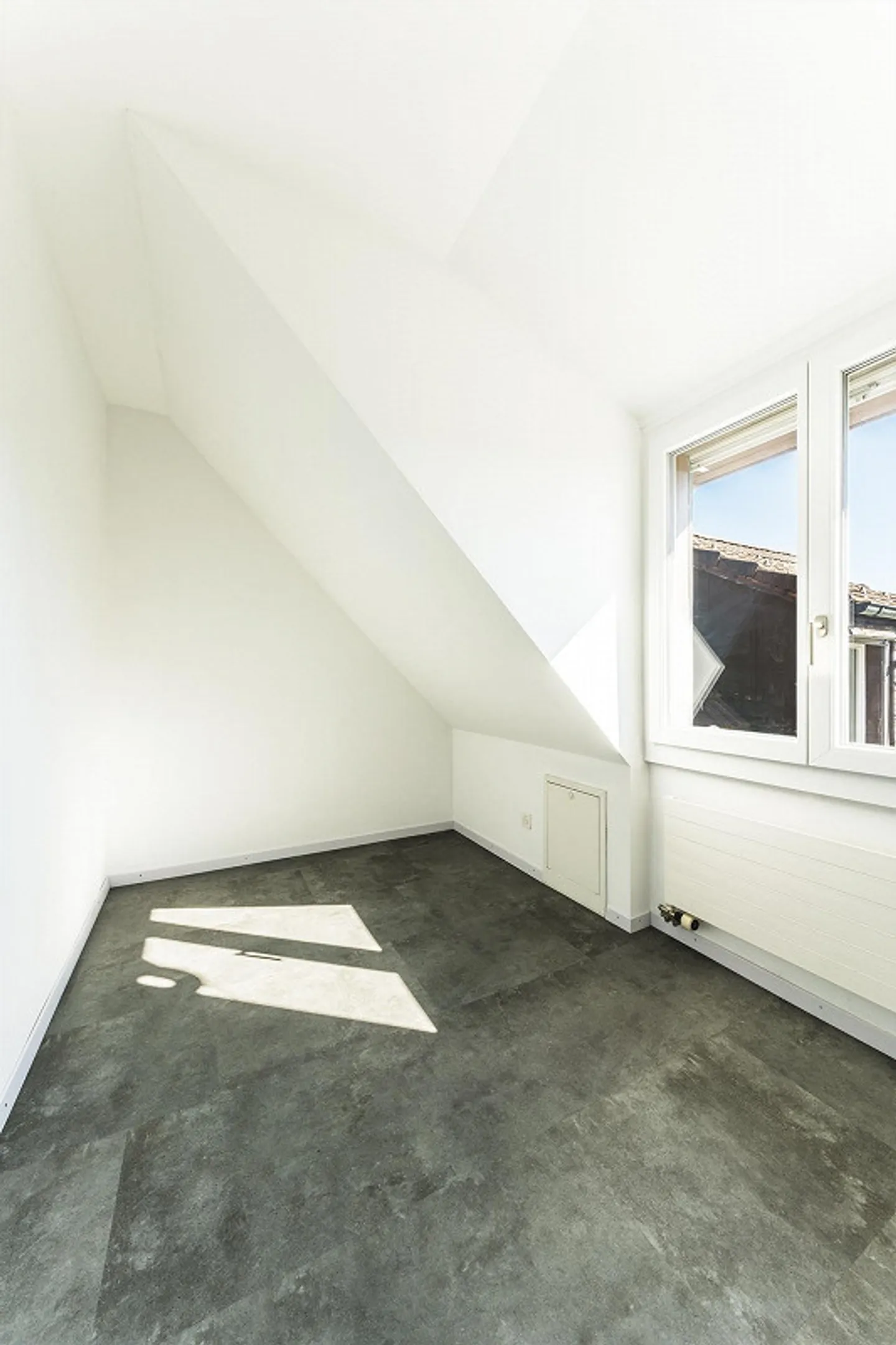 Aussergewöhnliche Dachwohnung mit Galerie-Charakter & Cheminée - Foto 21 von 24