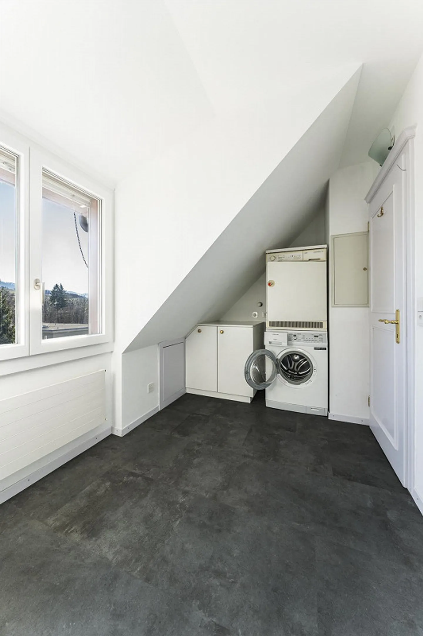 Aussergewöhnliche Dachwohnung mit Galerie-Charakter & Cheminée - Foto 22 von 24