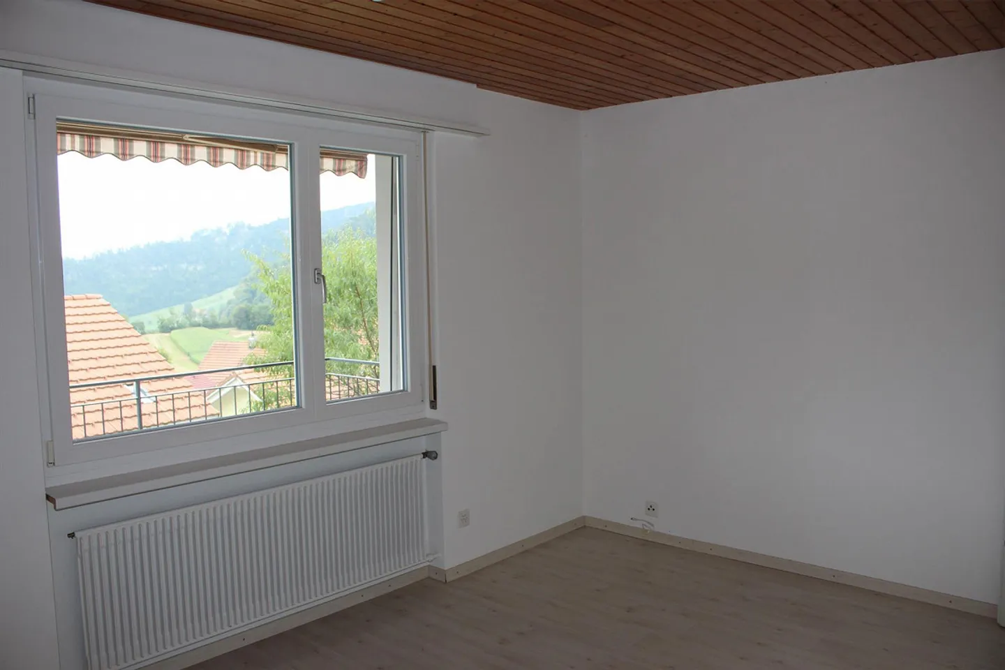 Charmante maison individuelle de 5,5 pièces avec vue unique sur les montagnes enneigées - Photo 11 sur 26