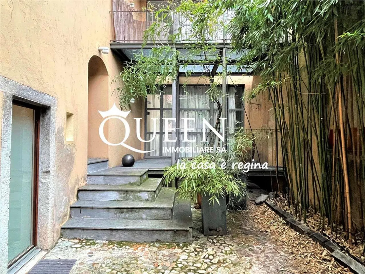 Arzo: charming house with two apartments, 6.5 rooms, 196 sqm, in the n - Photo 12 of 13