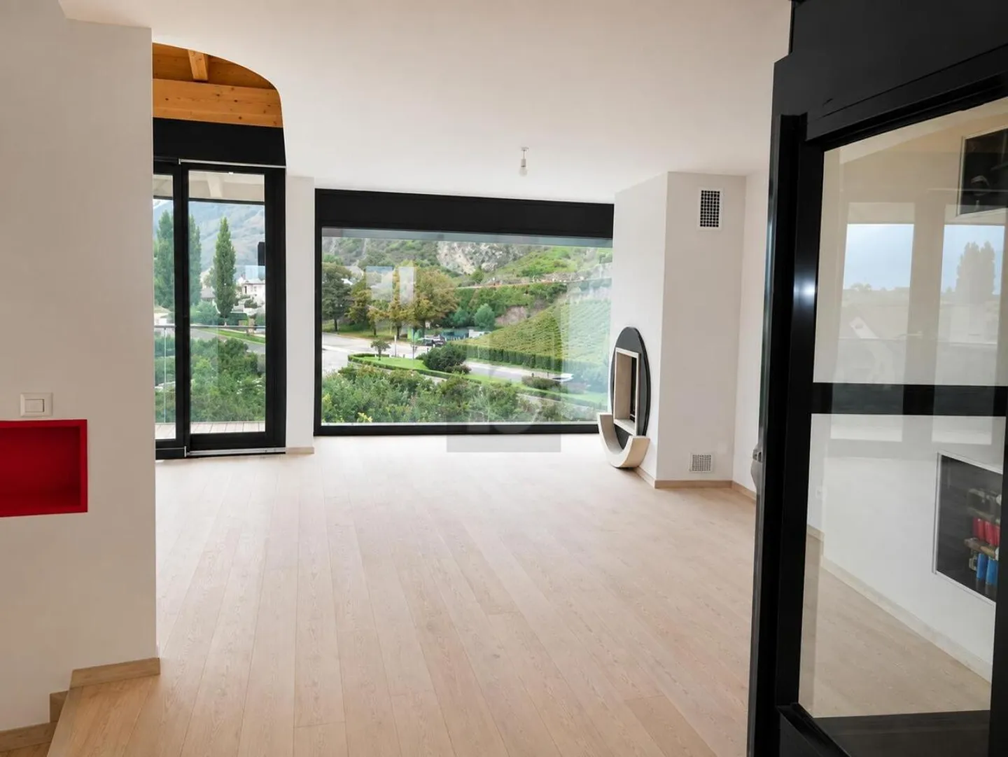 Stunning Triplex Attic in Saillon - Photo 3 of 6