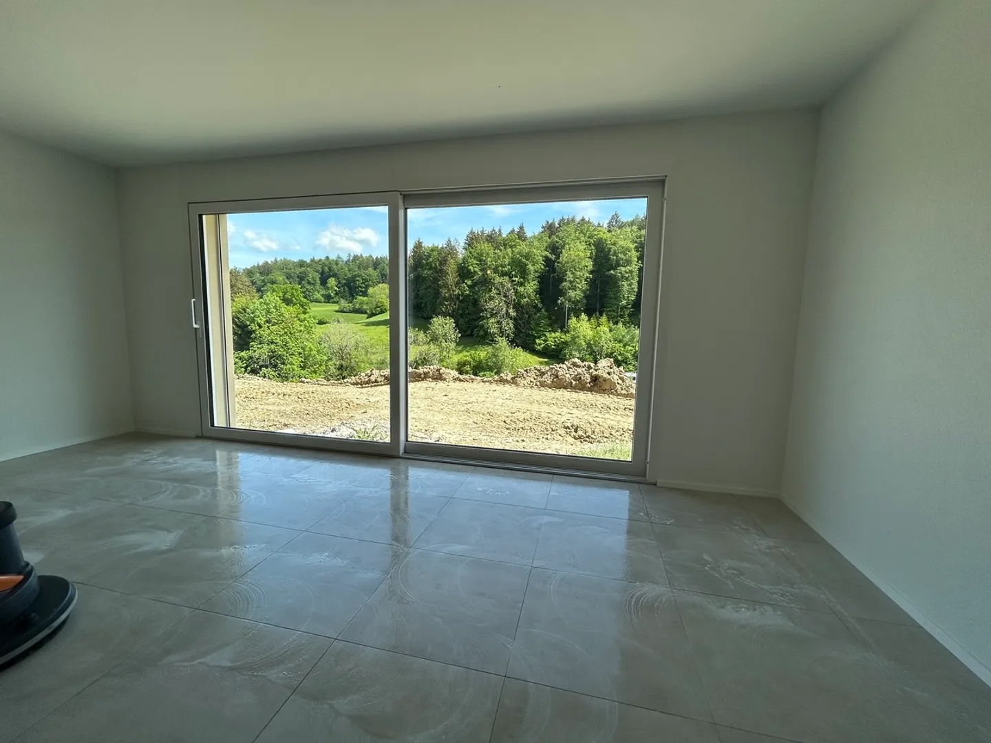 Nuovo appartamento di 4,5 stanze con giardino in una zona tranquilla - Foto 2 di 5