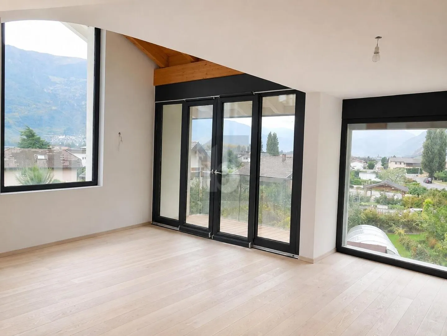 Stunning Triplex Attic in Saillon - Photo 4 of 6