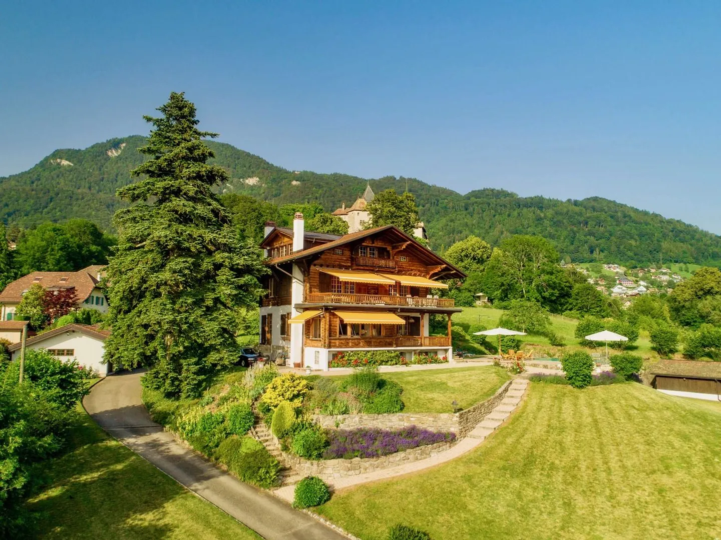 2 Immobilien, darunter ein luxuriöses Chalet mit Panoramablick - Foto 2 von 13