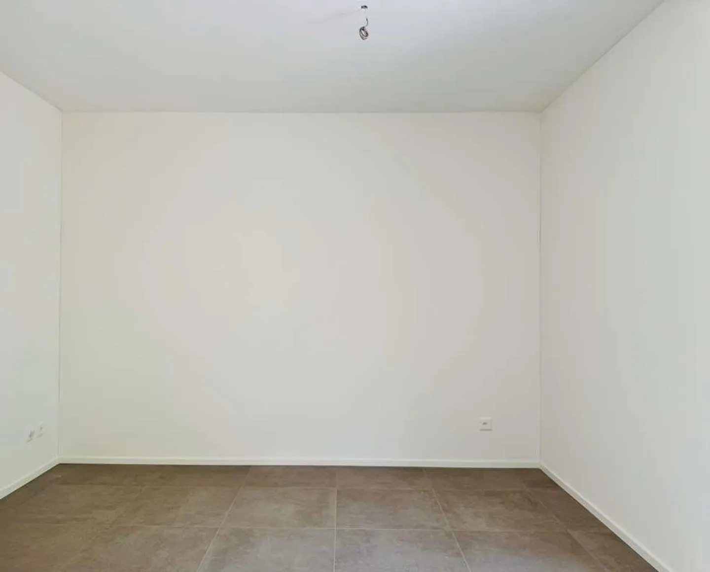 We rent a new 4.5 rooms apartment in Cagiallo - Photo 6 of 11