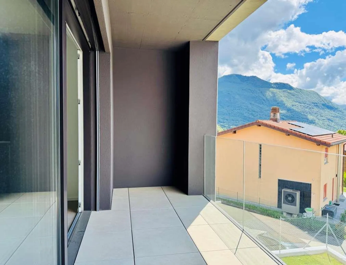 We rent a new 4.5 rooms apartment in Cagiallo - Photo 9 of 11