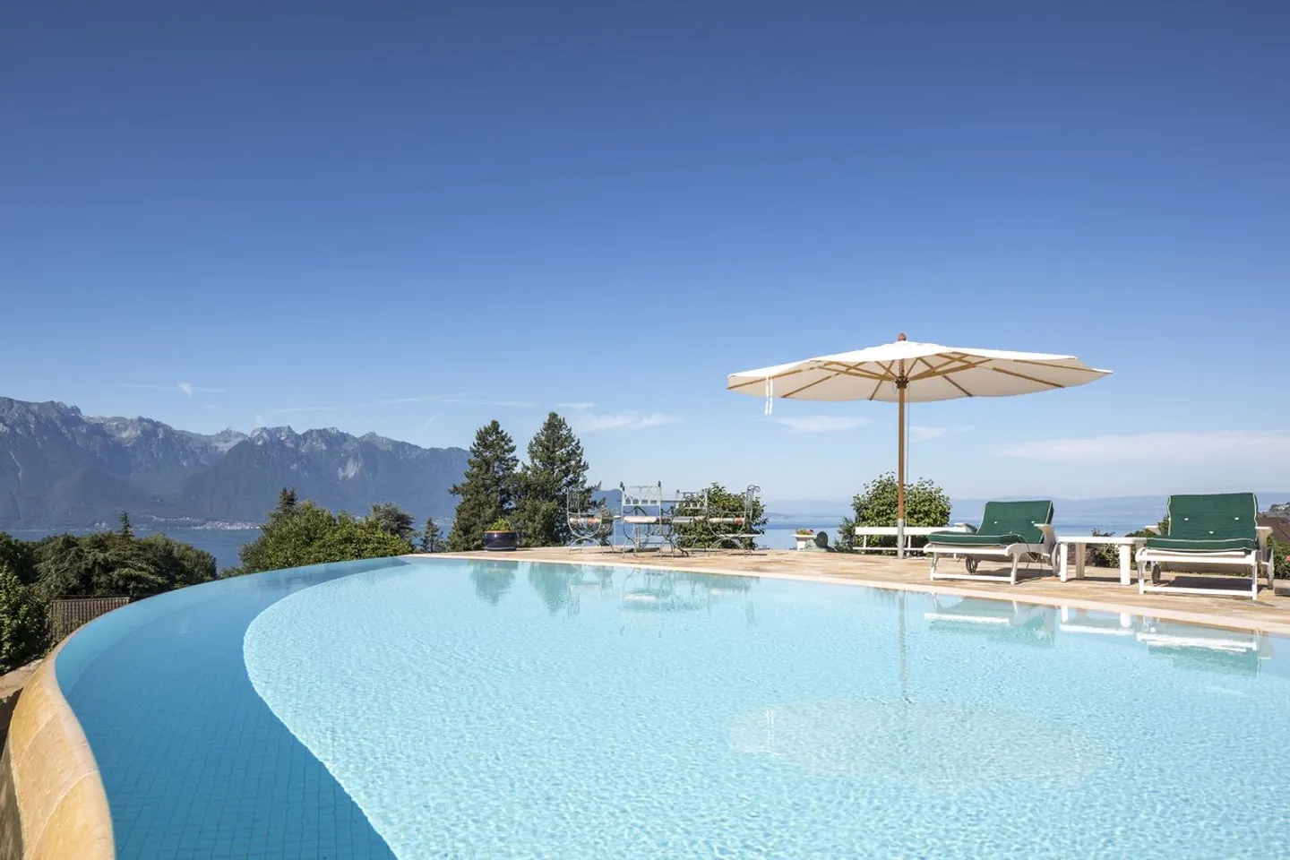 2 Immobilien, darunter ein luxuriöses Chalet mit Panoramablick - Foto 5 von 13