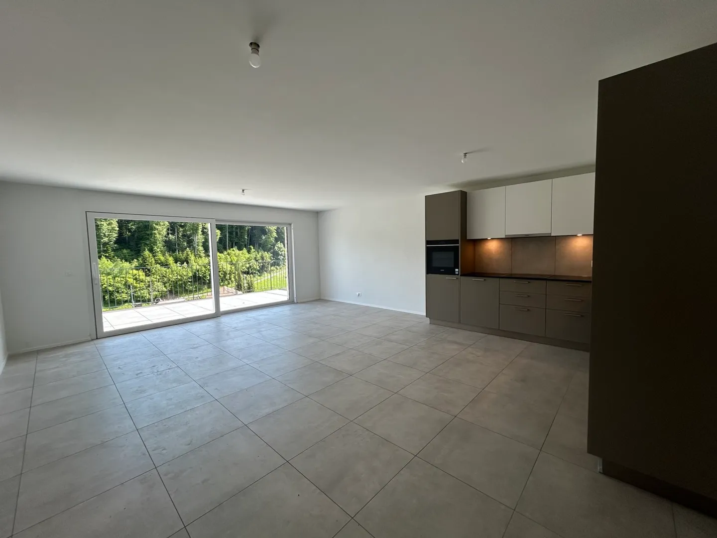 Neubau 4,5-Zimmer-Wohnung mit Garten - Foto 2 von 8
