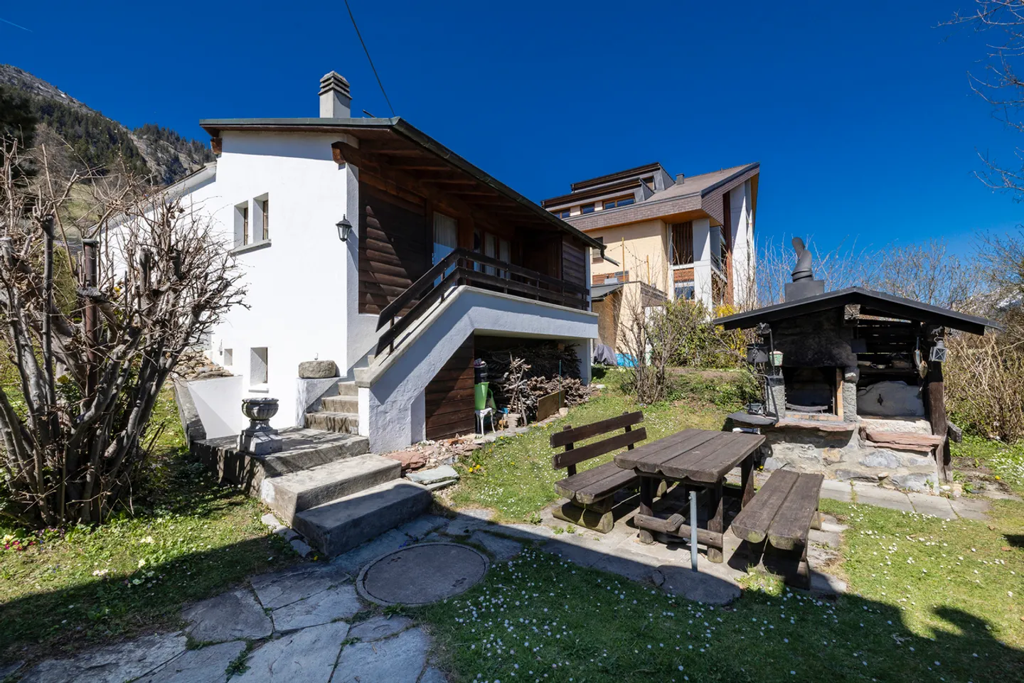 Chalet incantevole idealmente situato con 3 appartamenti - Foto 18 di 22