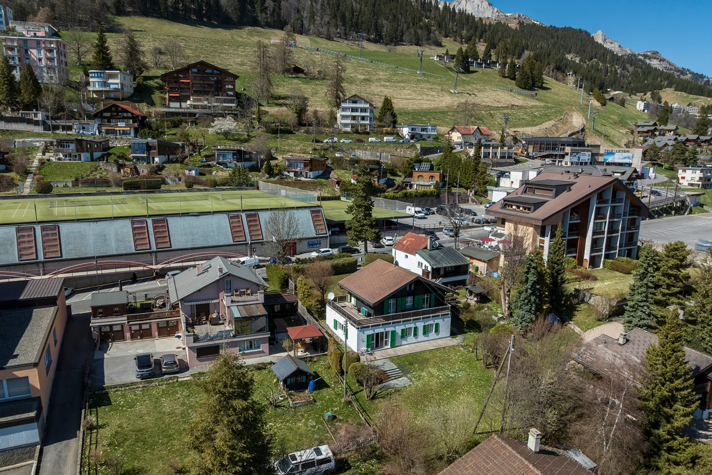 Chalet incantevole idealmente situato con 3 appartamenti - Foto 21 di 22