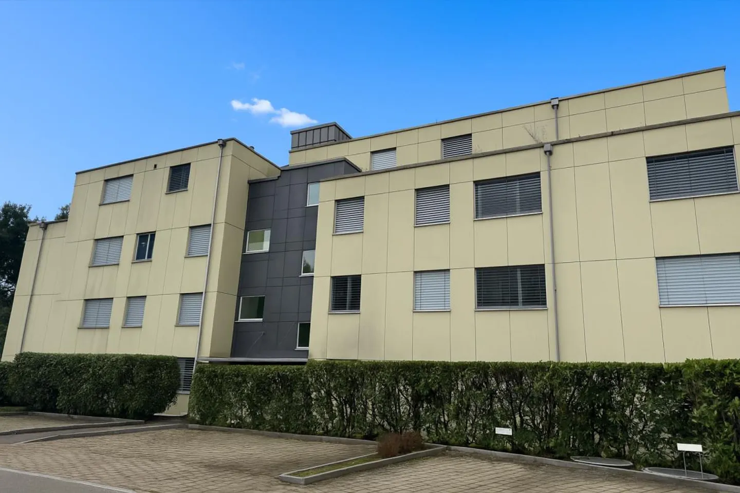 Appartement en attique de 5,5 pièces, 3ème étage dans un endroit calme - Photo 1 sur 12