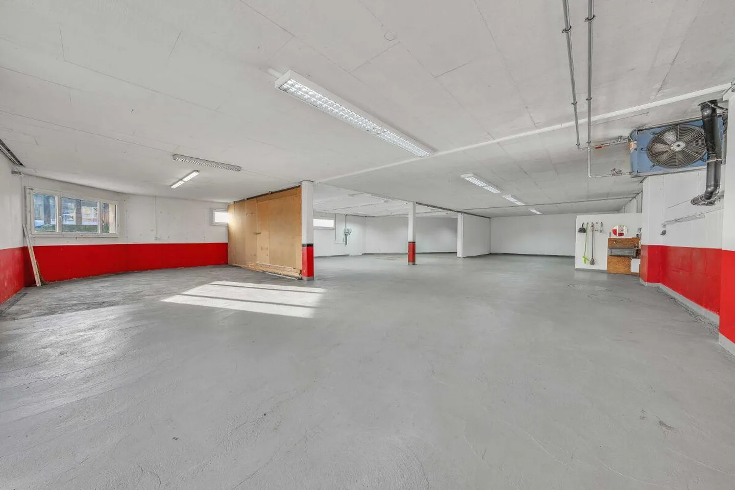 Commercial Space - Photo 4 of 9