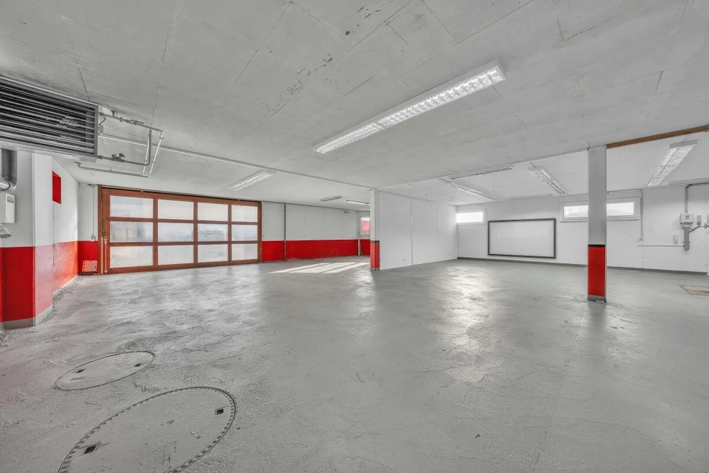 Commercial Space - Photo 5 of 9