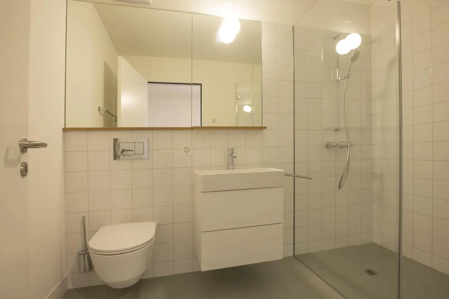 Modern and bright apartment after first occupancy - Photo 3 of 4