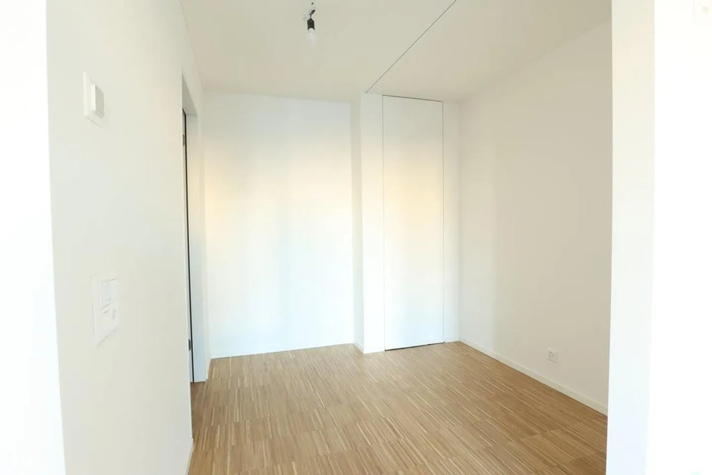 Modern and bright apartment after first occupancy - Photo 4 of 4