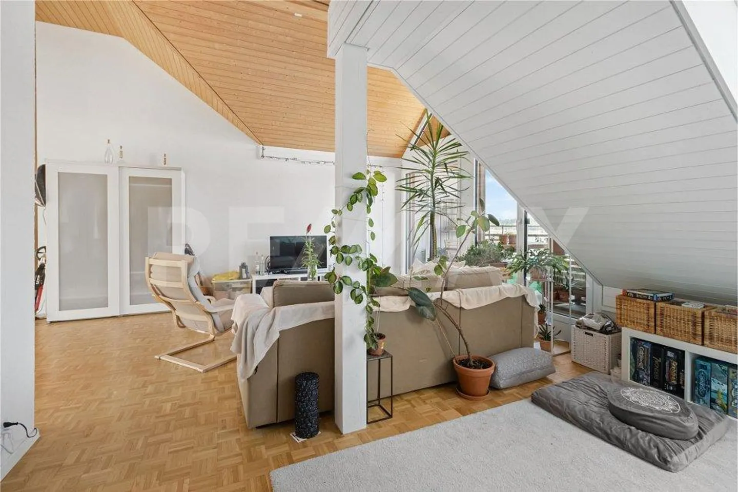 Grosszügige 4½-Zimmer Dachwohnung – Licht, Weitsicht und Stil - Photo 11 of 13